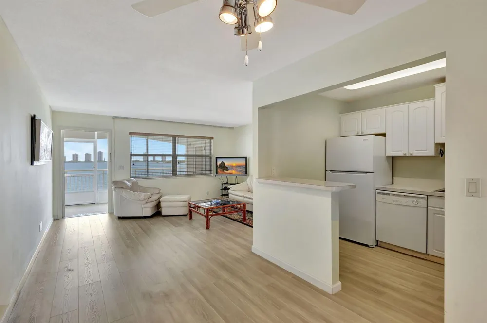 100 Shore Court #210 North Palm Beach, FL 33408