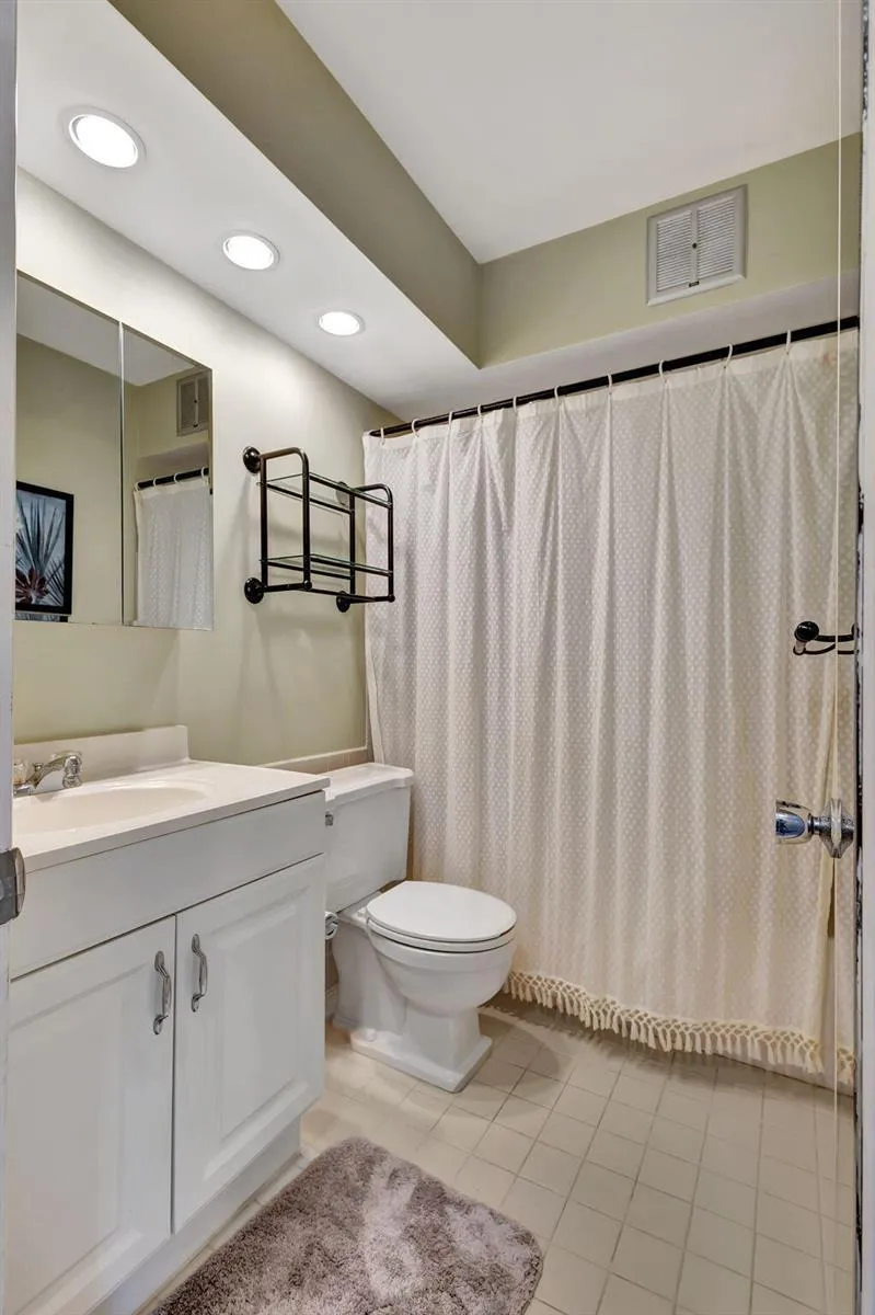 100 Shore Court #210 North Palm Beach, FL 33408