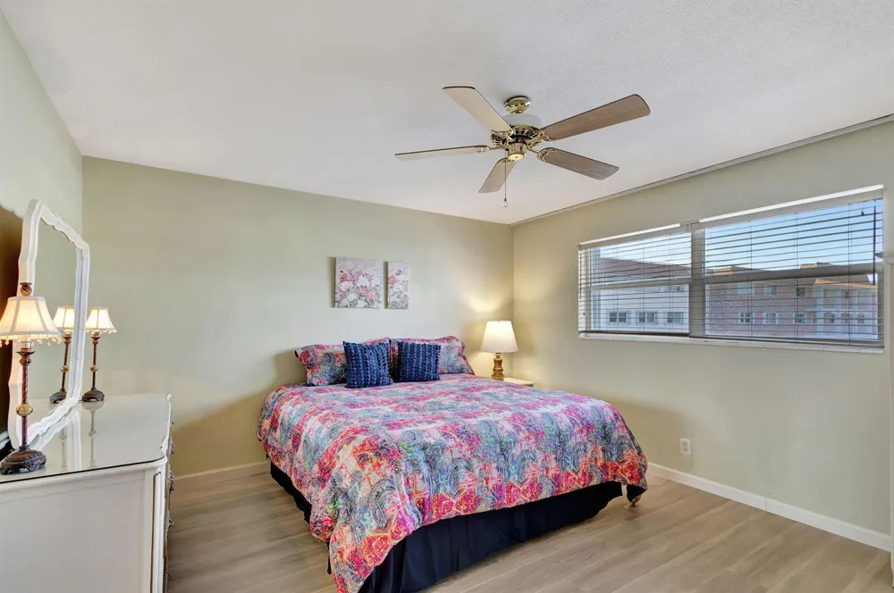 100 Shore Court #210 North Palm Beach, FL 33408