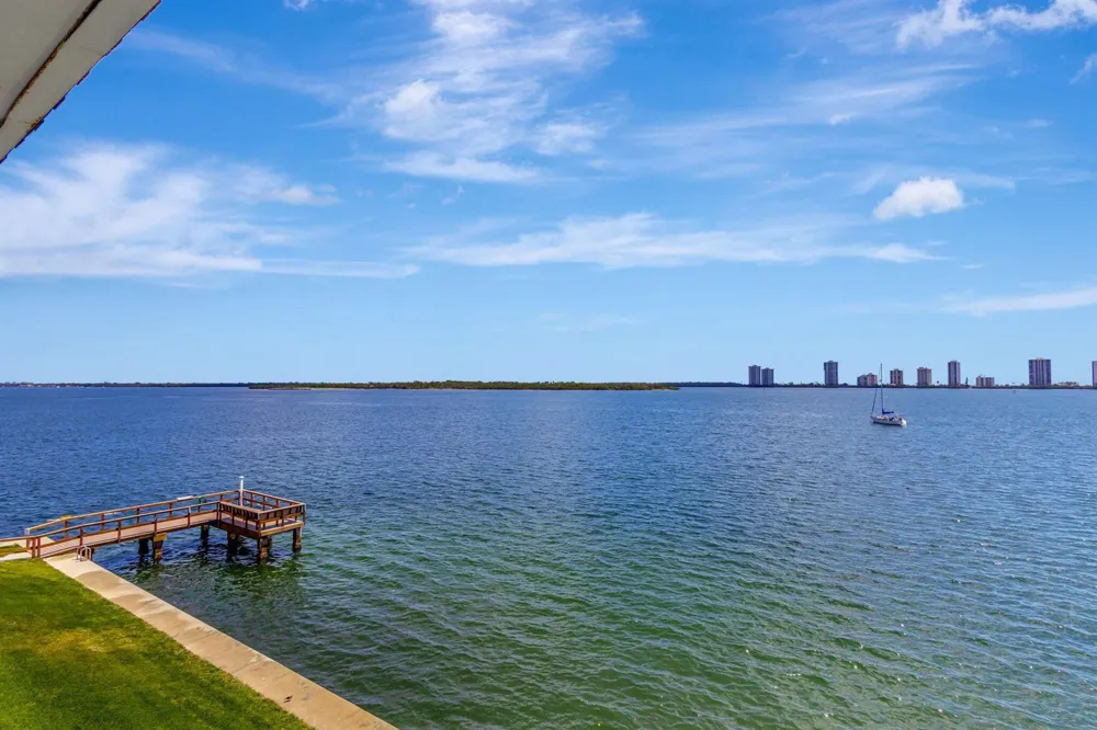 100 Shore Court #210 North Palm Beach, FL 33408