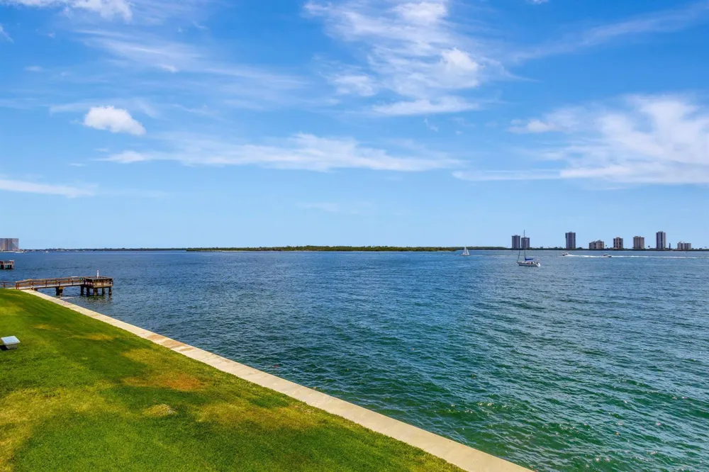 100 Shore Court #210 North Palm Beach, FL 33408