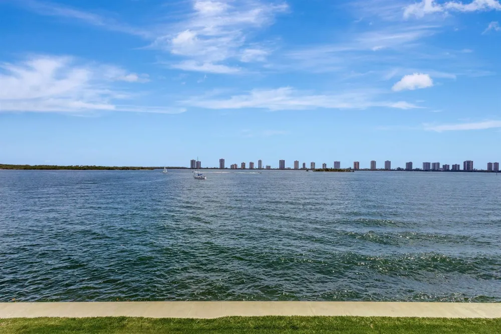 100 Shore Court #210 North Palm Beach, FL 33408