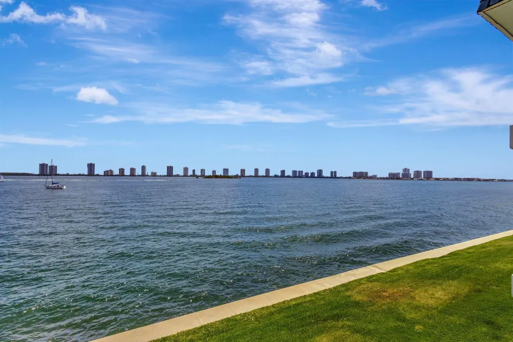 100 Shore Court #210 North Palm Beach, FL 33408