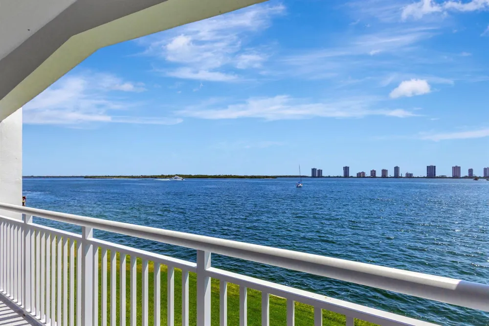 100 Shore Court #210 North Palm Beach, FL 33408