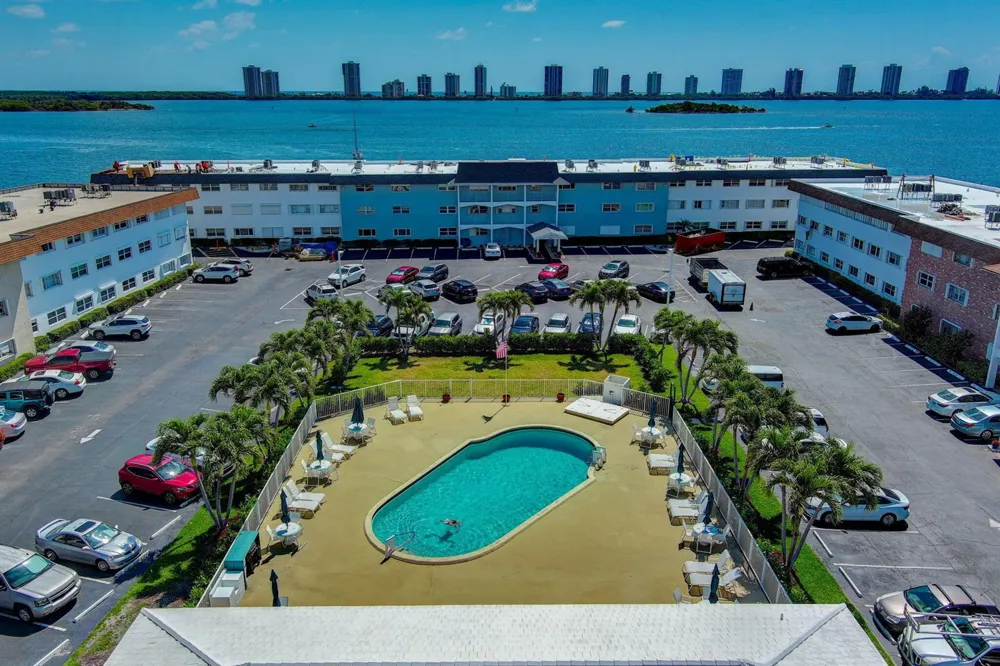 100 Shore Court #210 North Palm Beach, FL 33408