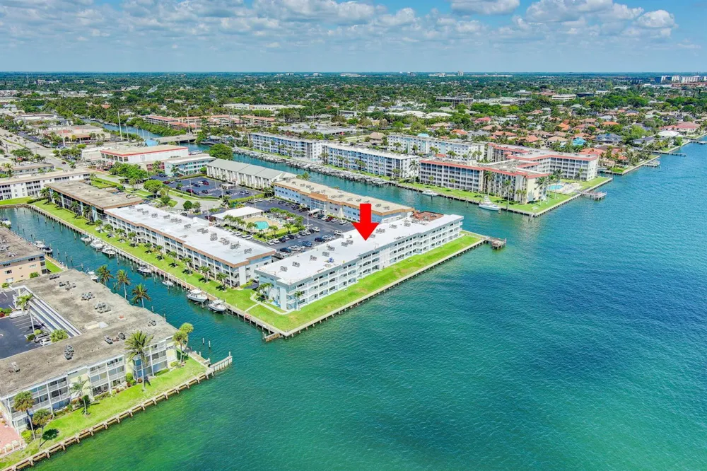 100 Shore Court #210 North Palm Beach, FL 33408