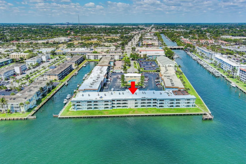 100 Shore Court #210 North Palm Beach, FL 33408