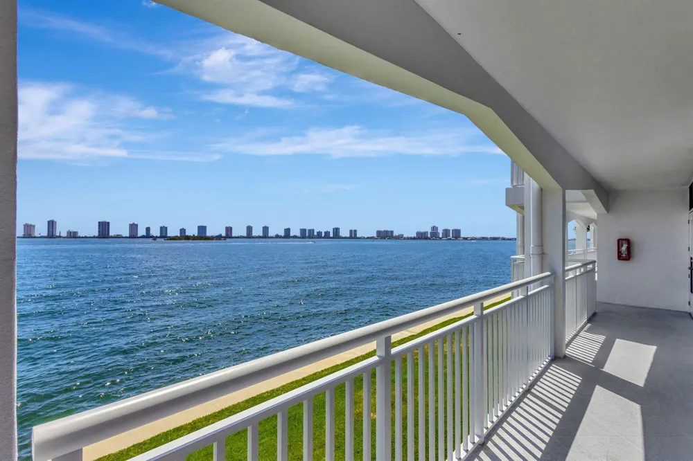 100 Shore Court #210 North Palm Beach, FL 33408