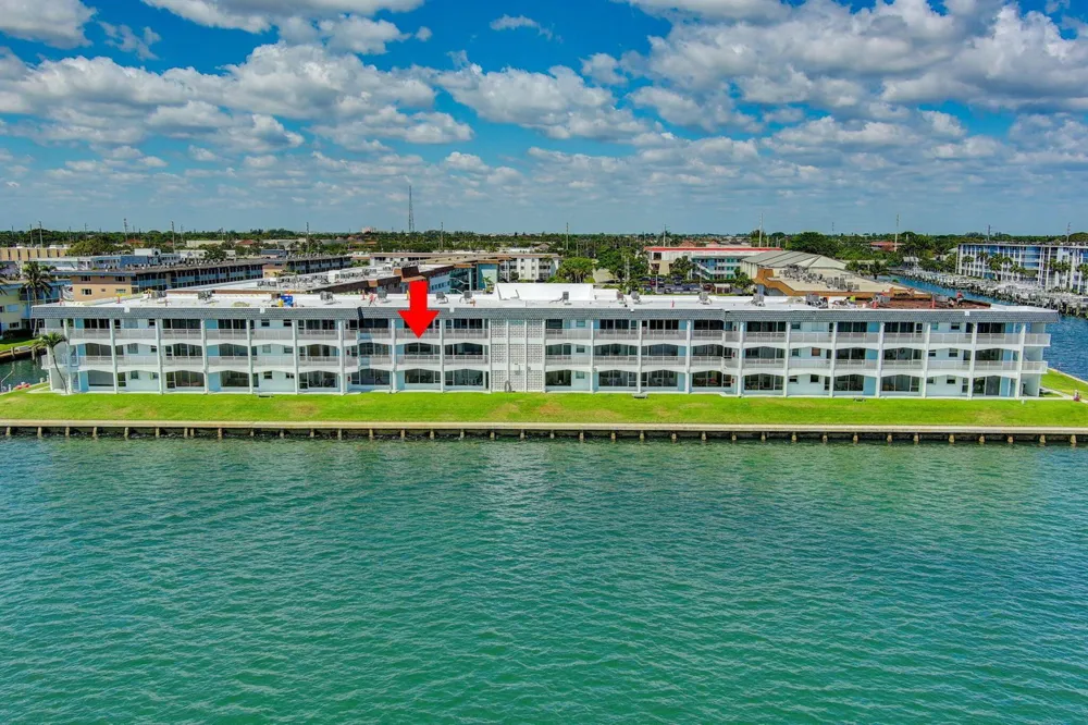 100 Shore Court #210 North Palm Beach, FL 33408