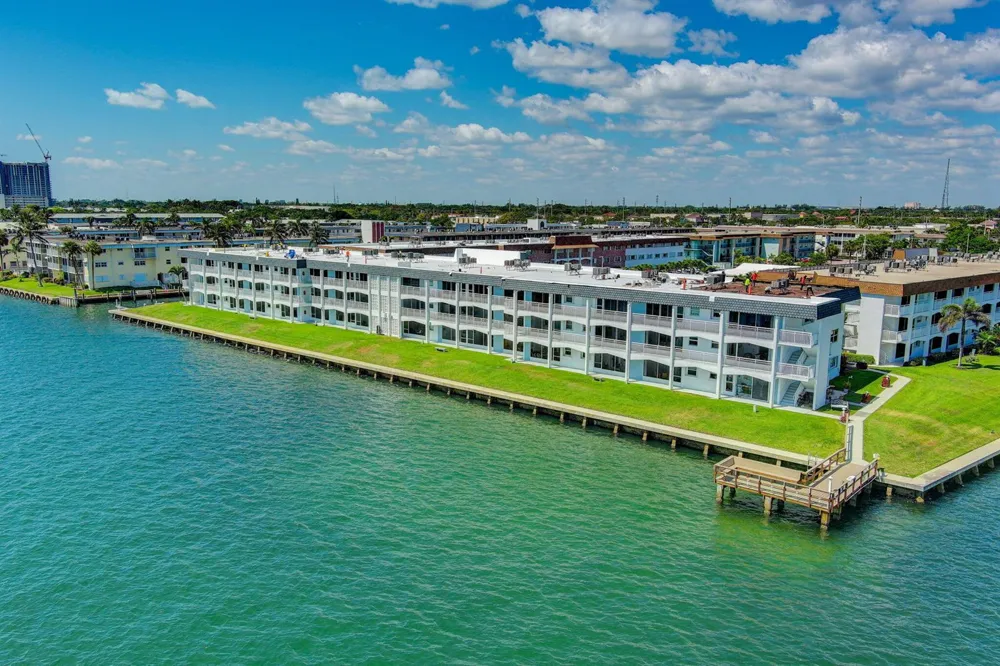 100 Shore Court #210 North Palm Beach, FL 33408
