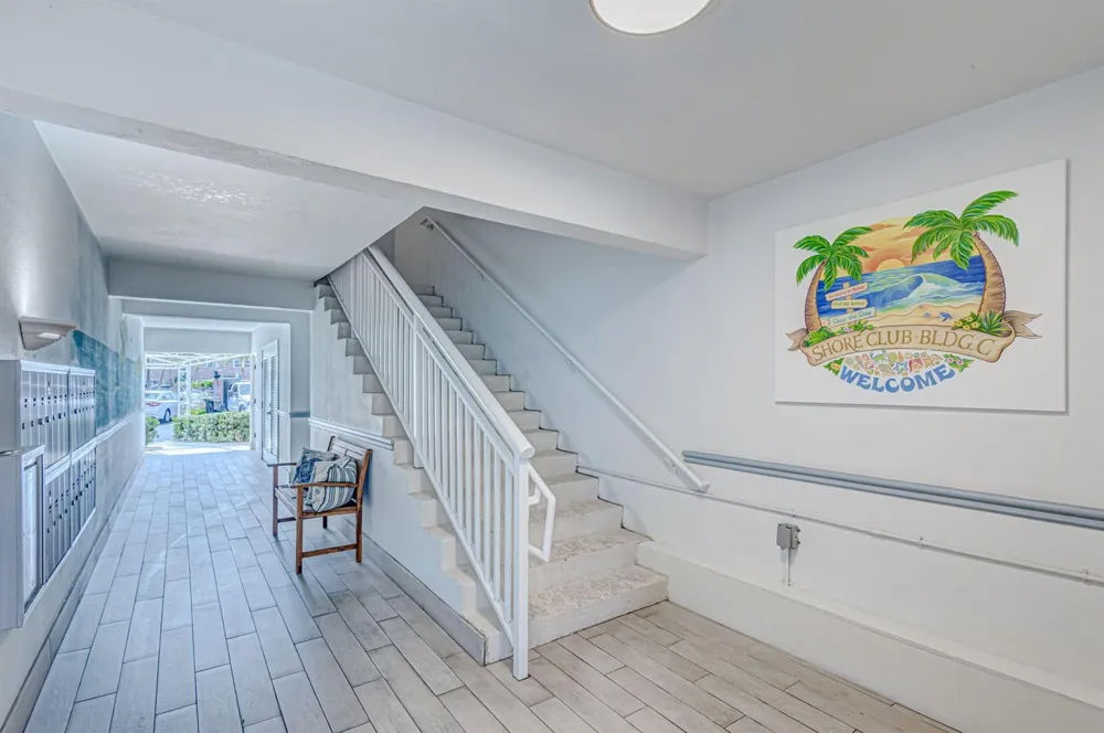 100 Shore Court #210 North Palm Beach, FL 33408