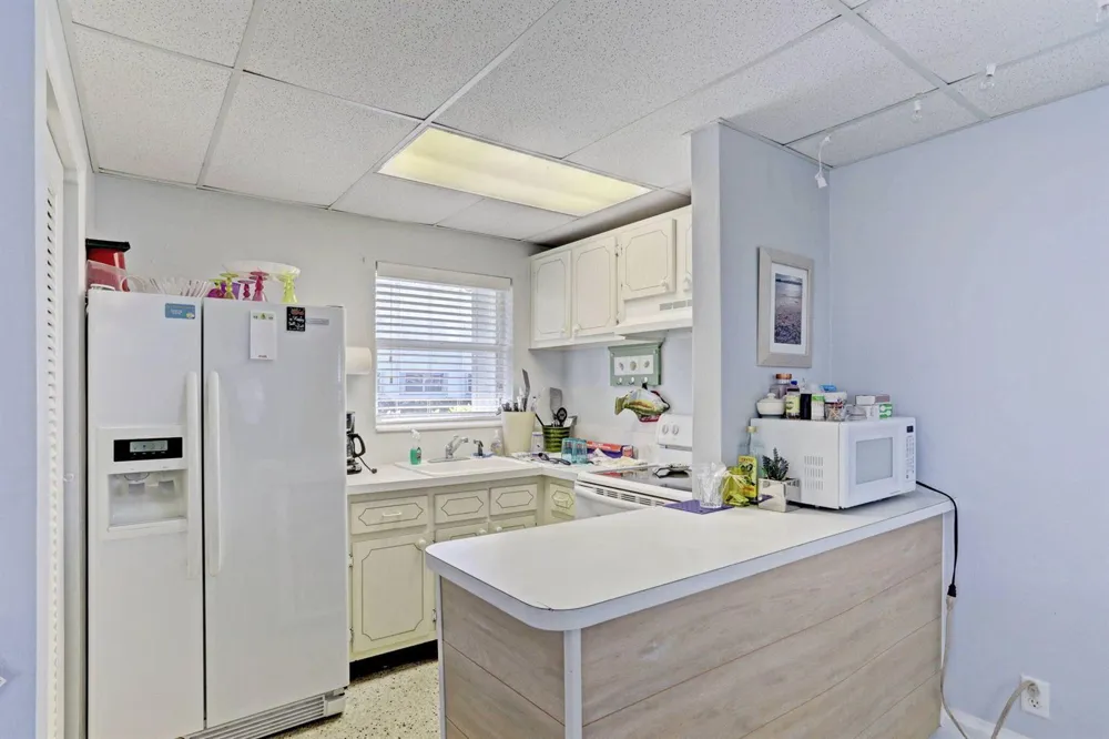 100 Shore Court #210 North Palm Beach, FL 33408