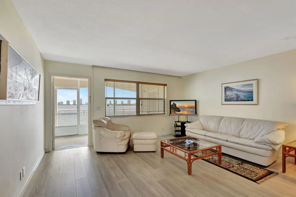 100 Shore Court #210 North Palm Beach, FL 33408