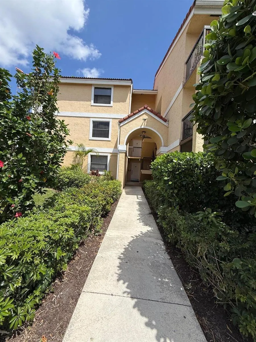 5721 Riverside Drive #301b5 Coral Springs, FL 33067