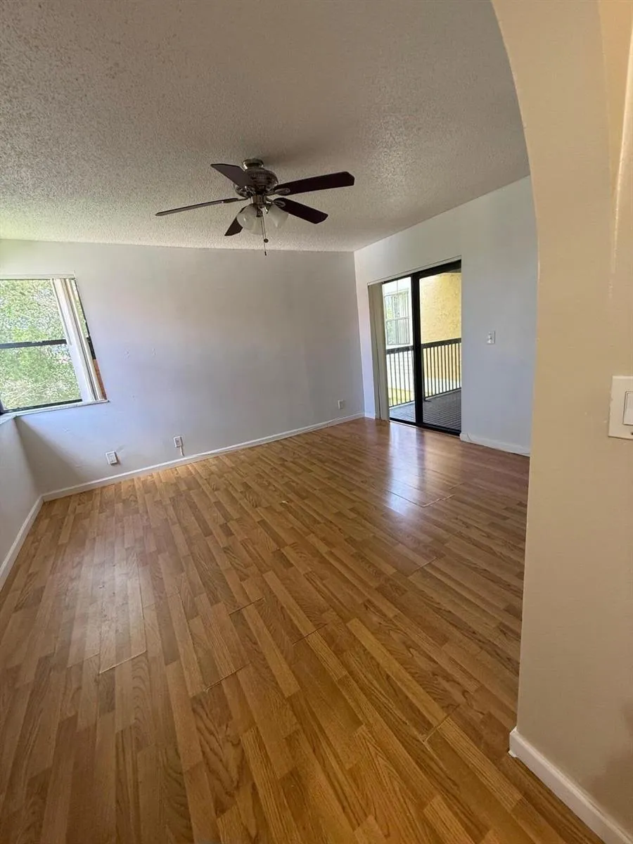 5721 Riverside Drive #301b5 Coral Springs, FL 33067