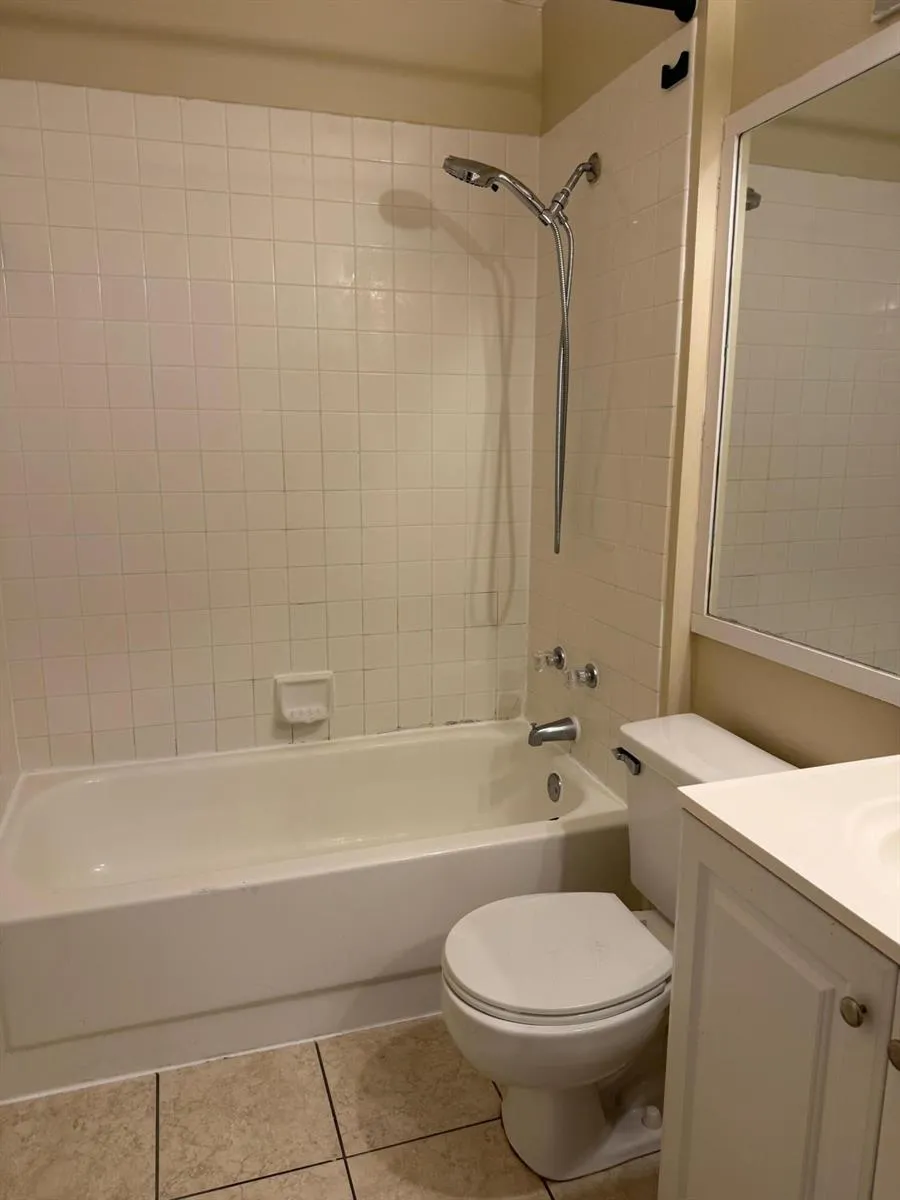 5721 Riverside Drive #301b5 Coral Springs, FL 33067