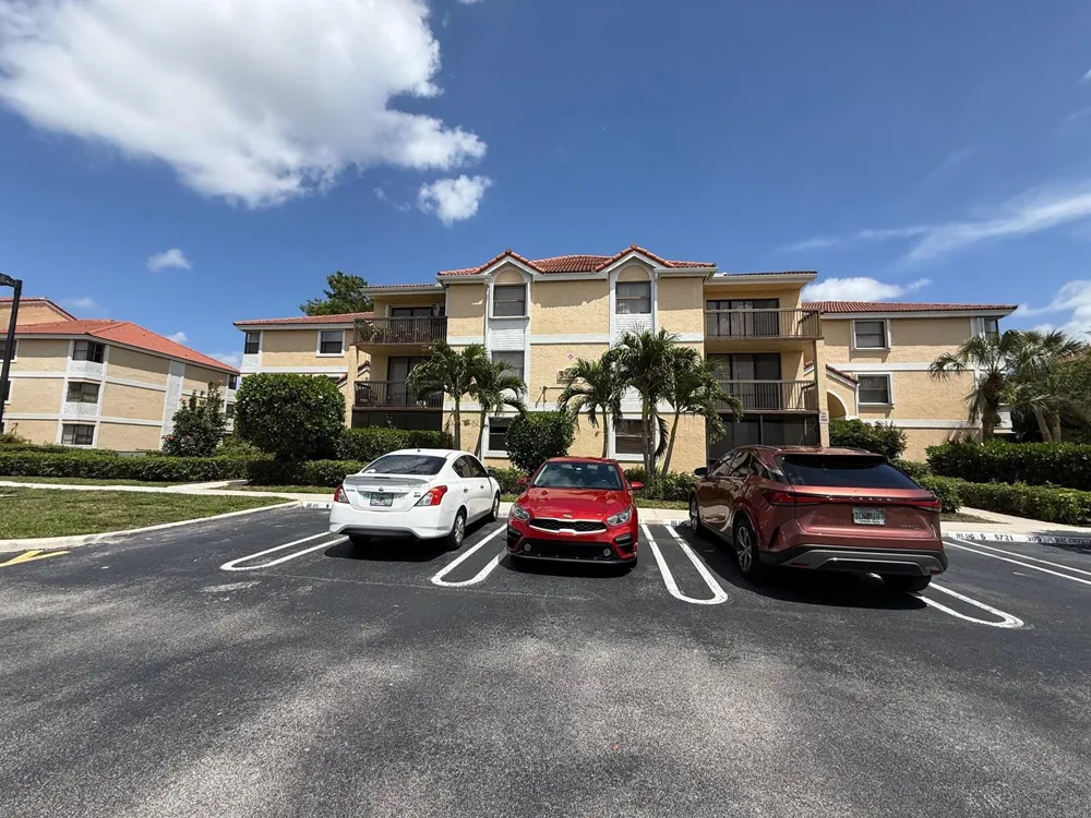 5721 Riverside Drive #301b5 Coral Springs, FL 33067