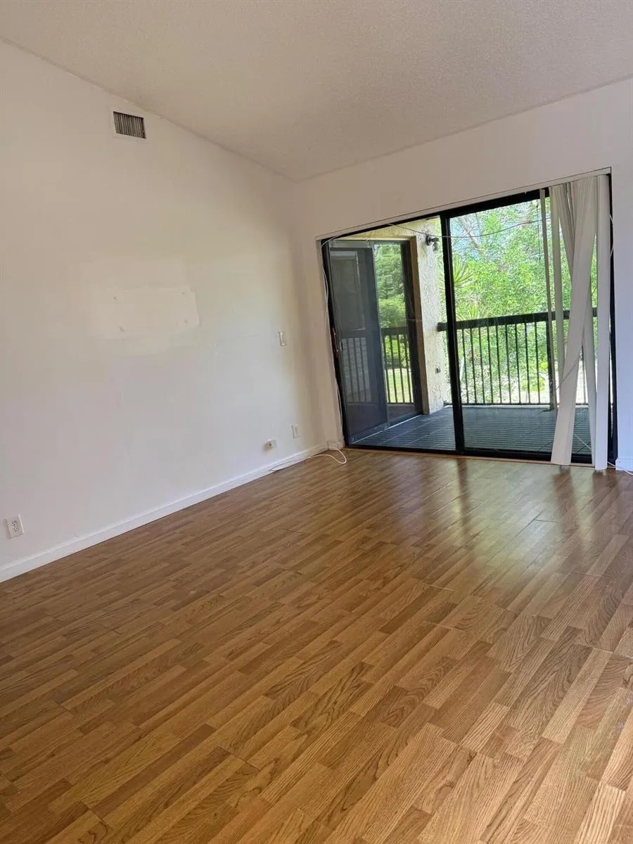 5721 Riverside Drive #301b5 Coral Springs, FL 33067