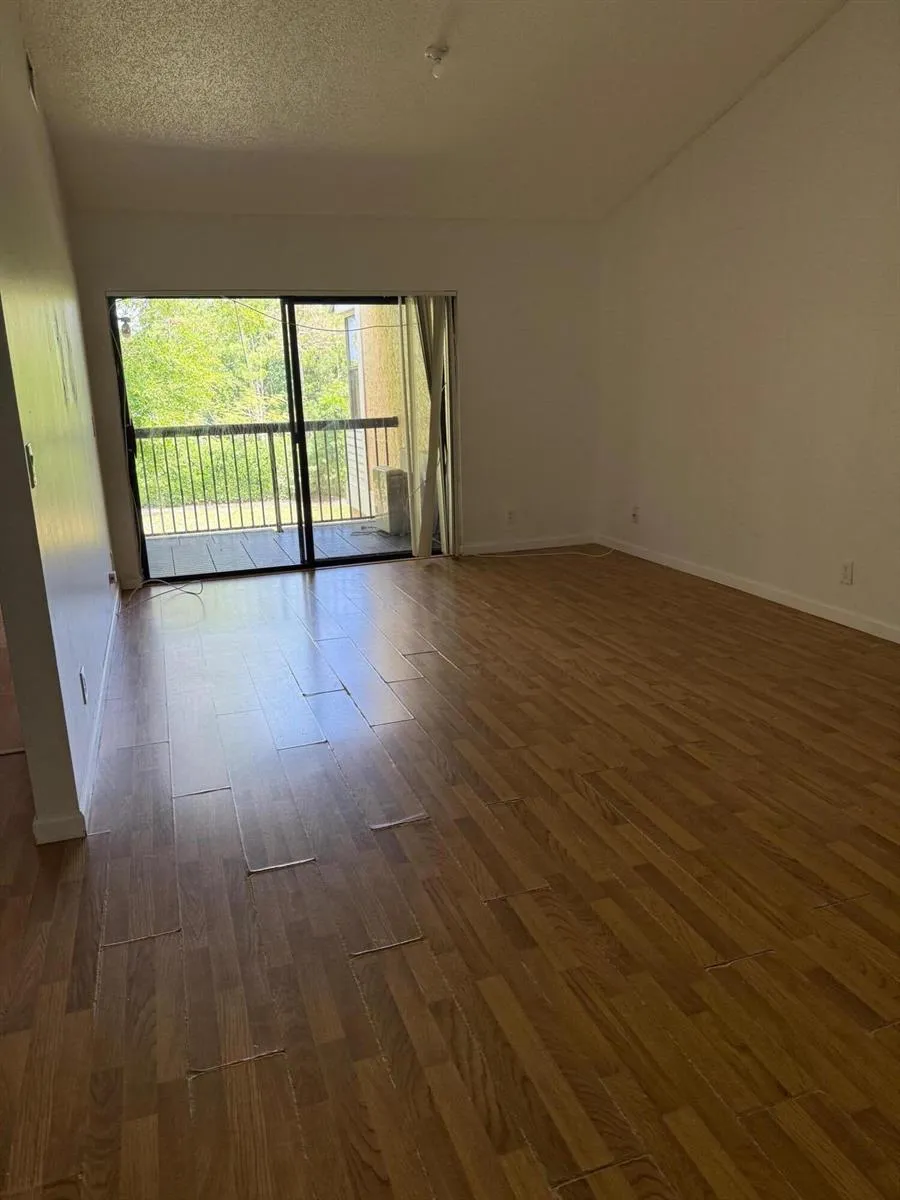 5721 Riverside Drive #301b5 Coral Springs, FL 33067