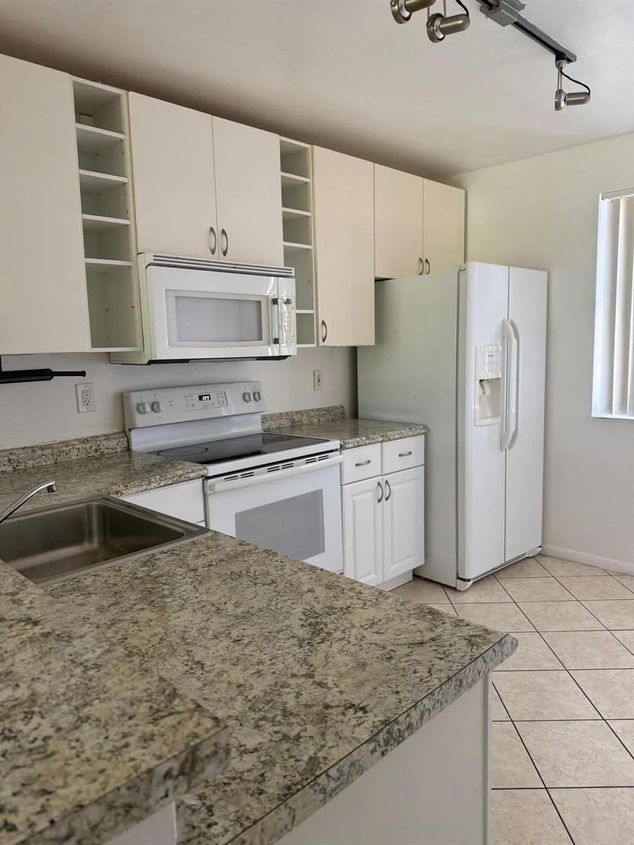 5721 Riverside Drive #301b5 Coral Springs, FL 33067