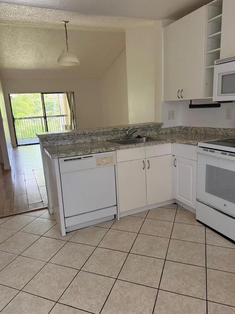 5721 Riverside Drive #301b5 Coral Springs, FL 33067