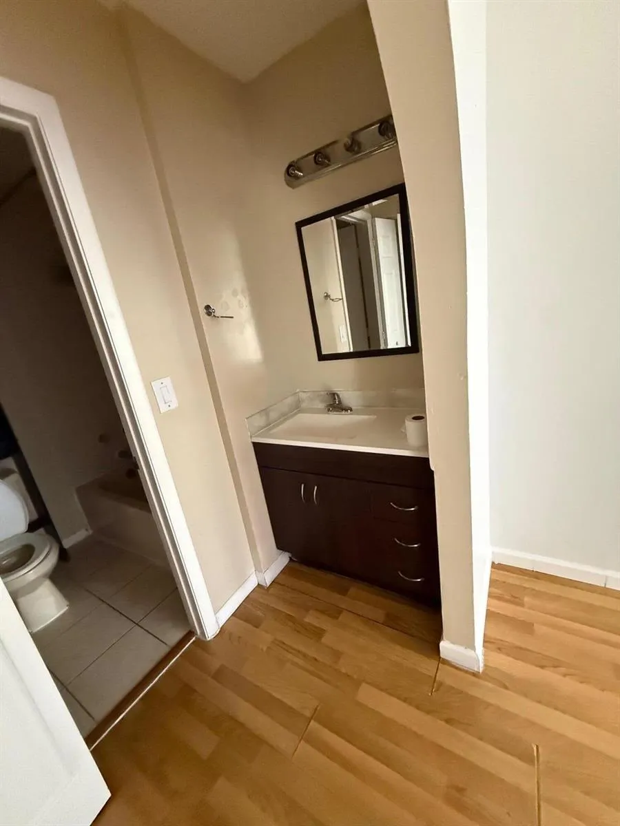 5721 Riverside Drive #301b5 Coral Springs, FL 33067