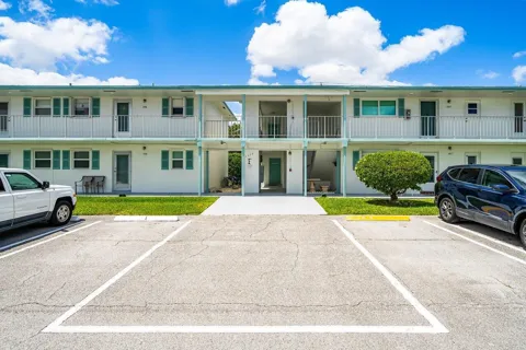 1117 Lake Terrace #207