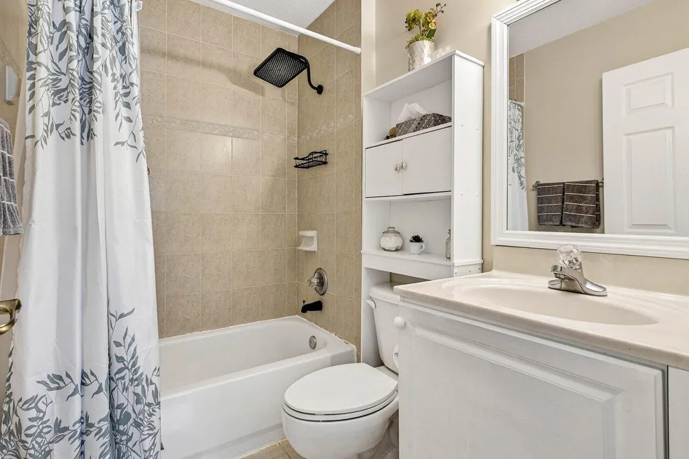 9090 NW 40th Place Sunrise, FL 33351