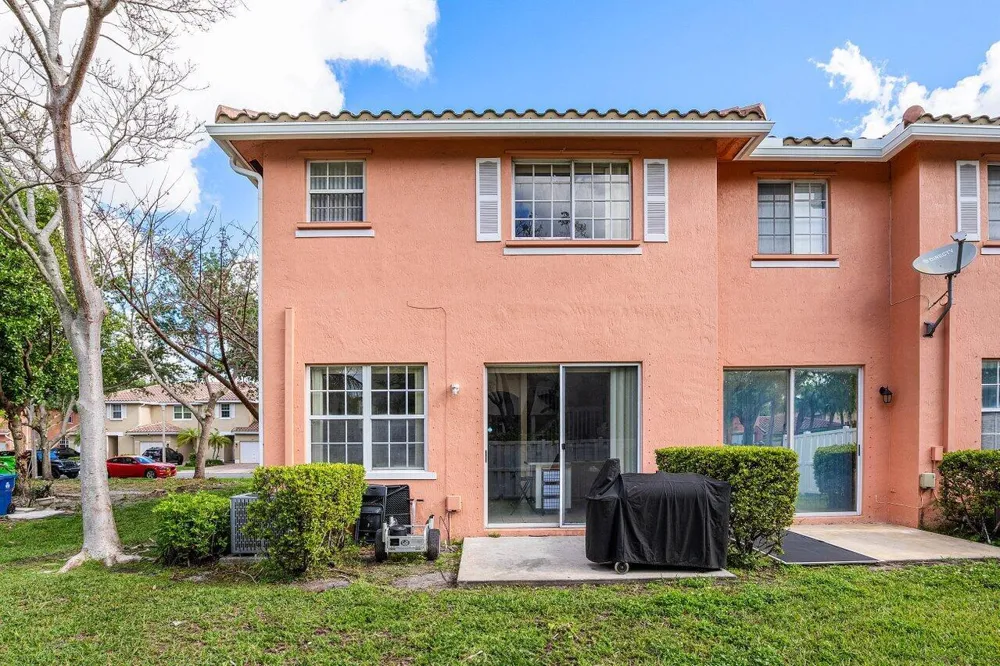 9090 NW 40th Place Sunrise, FL 33351