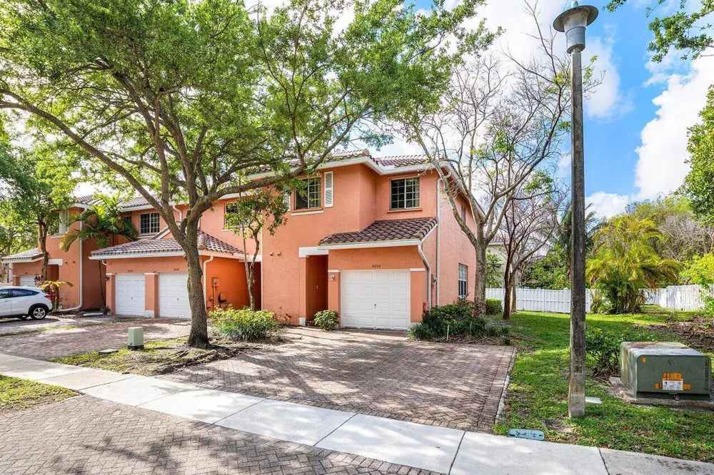 9090 NW 40th Place Sunrise, FL 33351