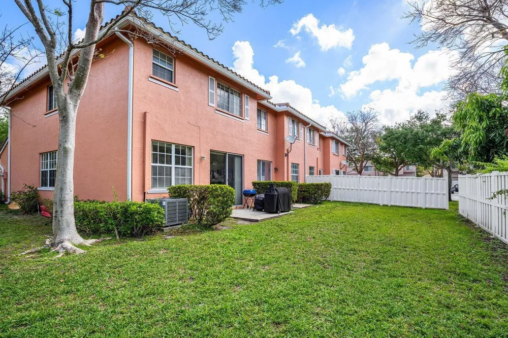 9090 NW 40th Place Sunrise, FL 33351