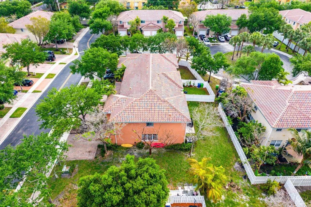 9090 NW 40th Place Sunrise, FL 33351
