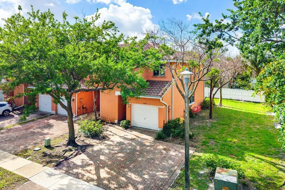 9090 NW 40th Place Sunrise, FL 33351