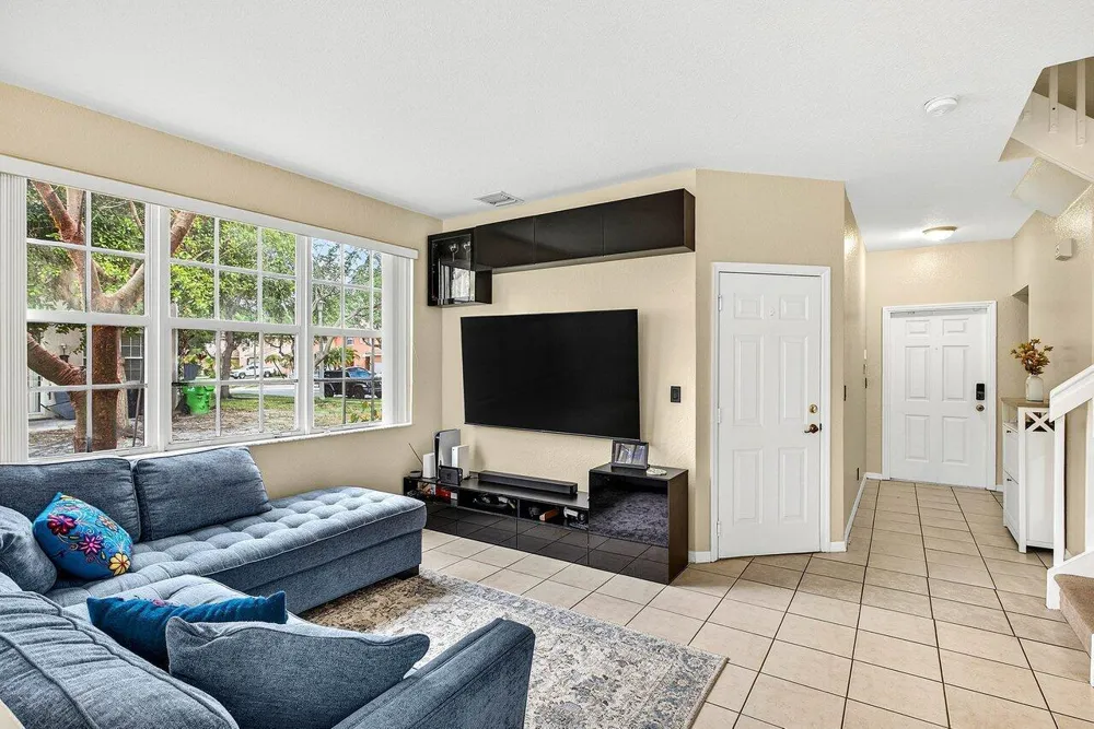 9090 NW 40th Place Sunrise, FL 33351