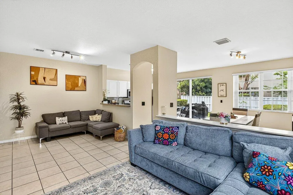 9090 NW 40th Place Sunrise, FL 33351