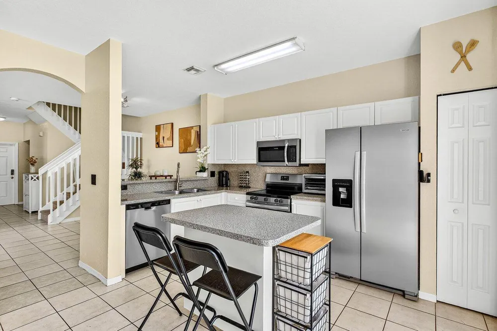 9090 NW 40th Place Sunrise, FL 33351