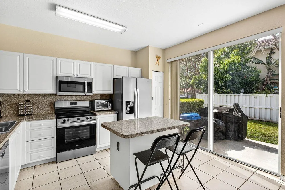 9090 NW 40th Place Sunrise, FL 33351