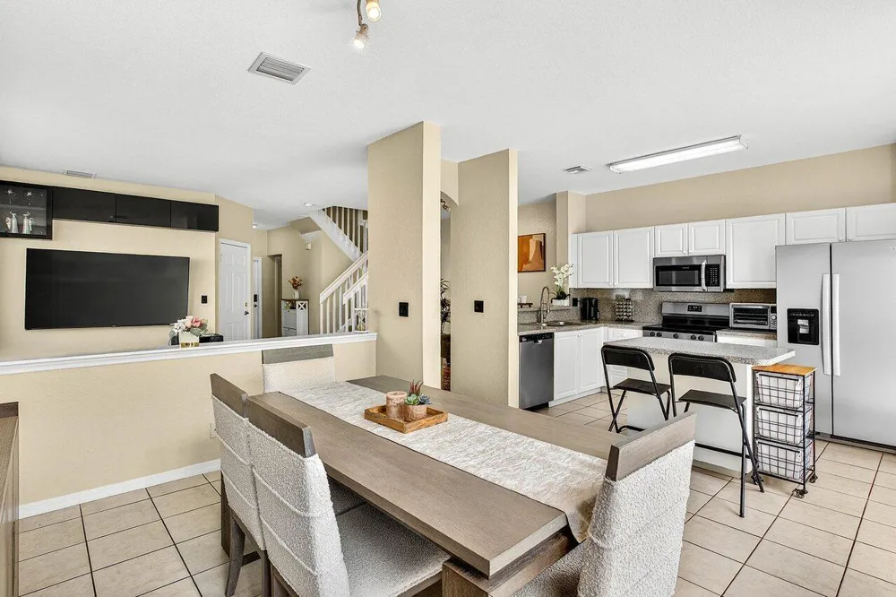 9090 NW 40th Place Sunrise, FL 33351