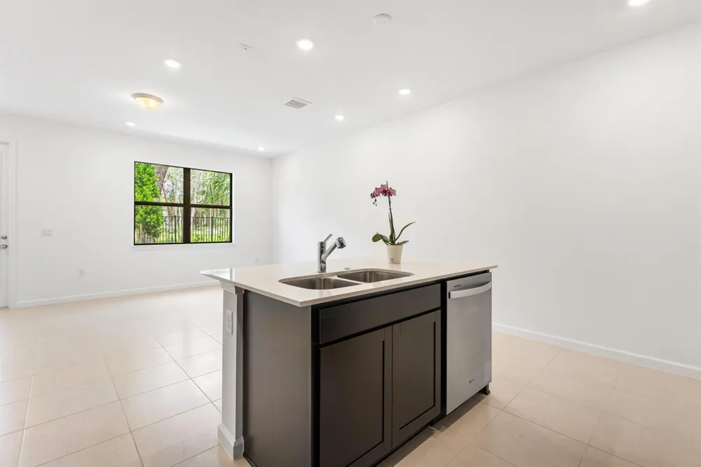 4315 Efendi Drive Lantana, FL 33462