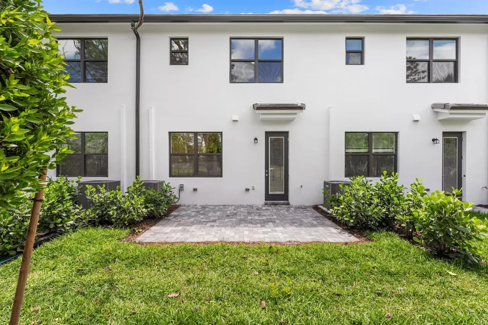 4315 Efendi Drive Lantana, FL 33462