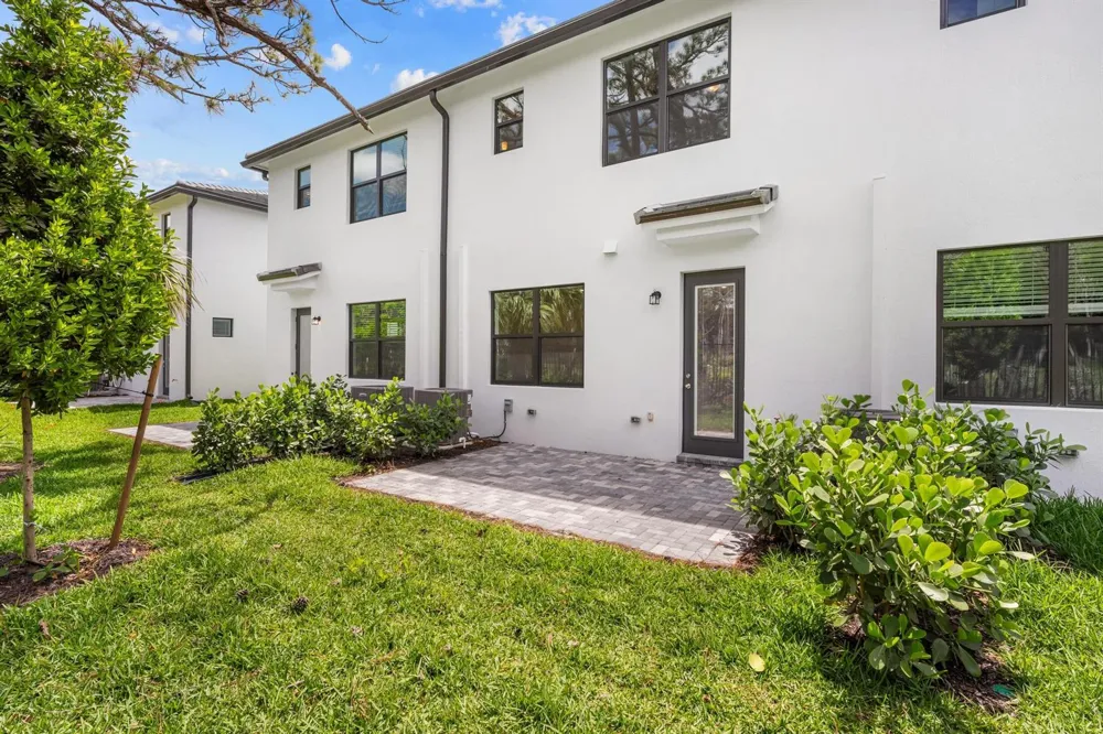 4315 Efendi Drive Lantana, FL 33462