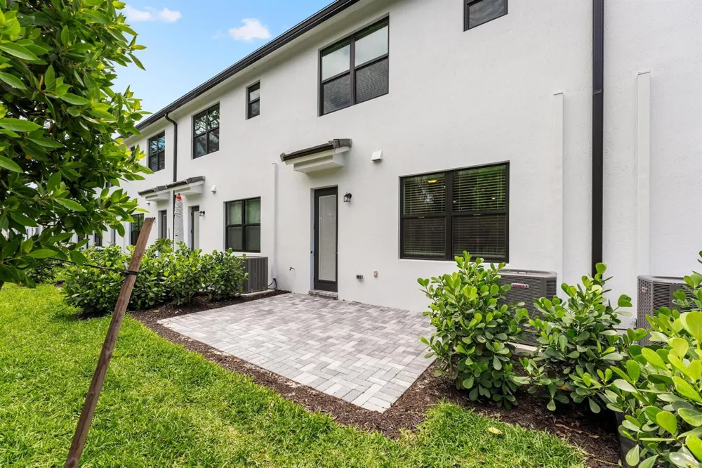 4333 Efendi Drive Lantana, FL 33462