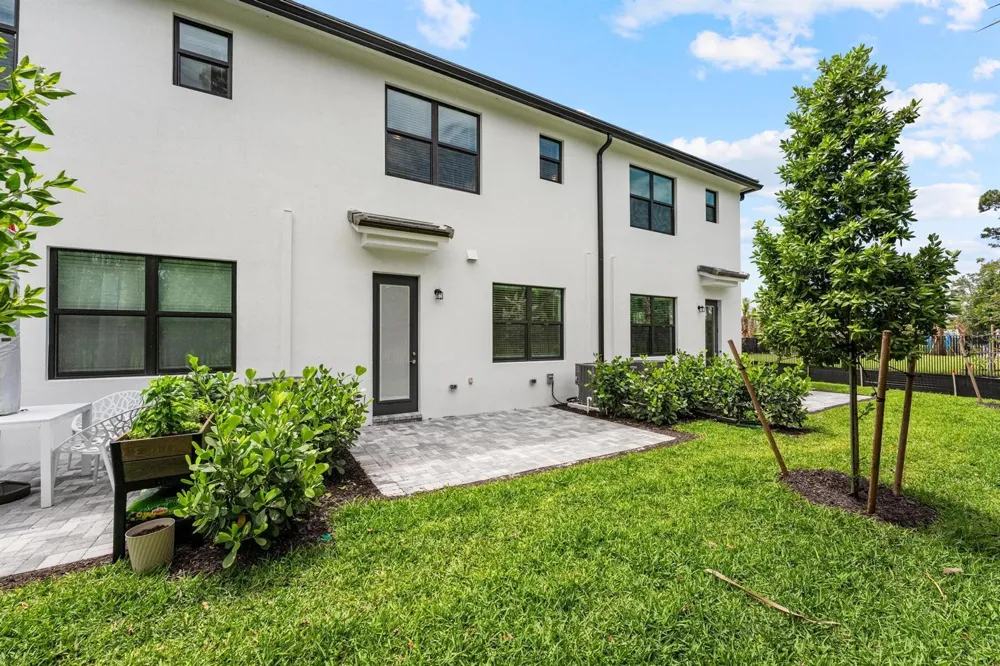 4333 Efendi Drive Lantana, FL 33462
