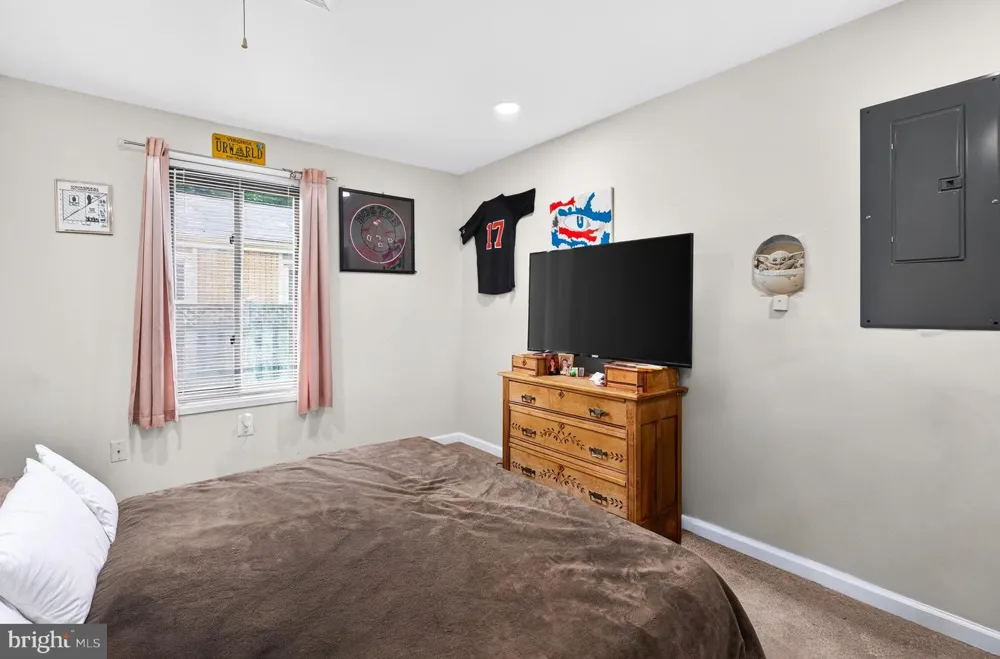 160 MAGNOLIA ROAD Sterling, VA 20164