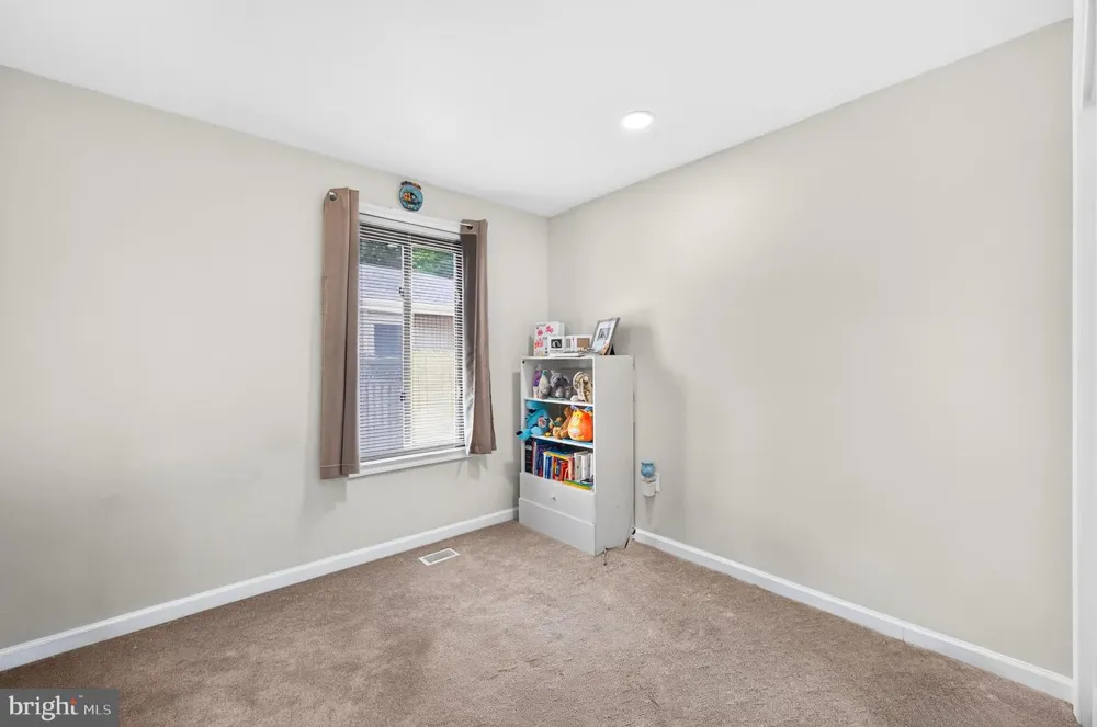 160 MAGNOLIA ROAD Sterling, VA 20164