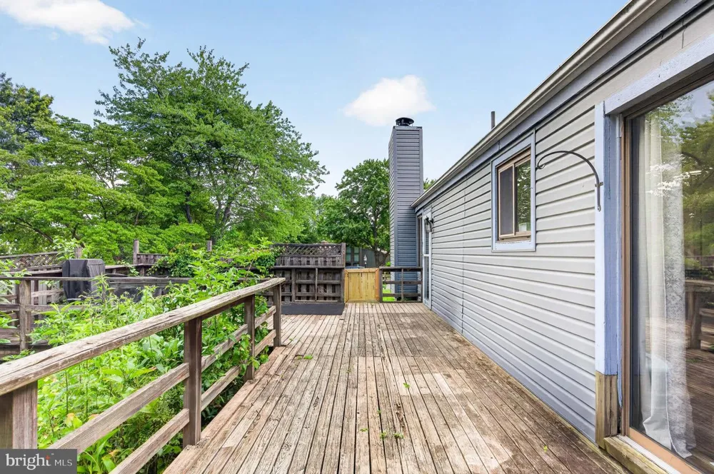 160 MAGNOLIA ROAD Sterling, VA 20164