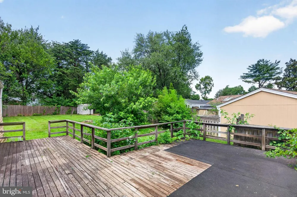 160 MAGNOLIA ROAD Sterling, VA 20164