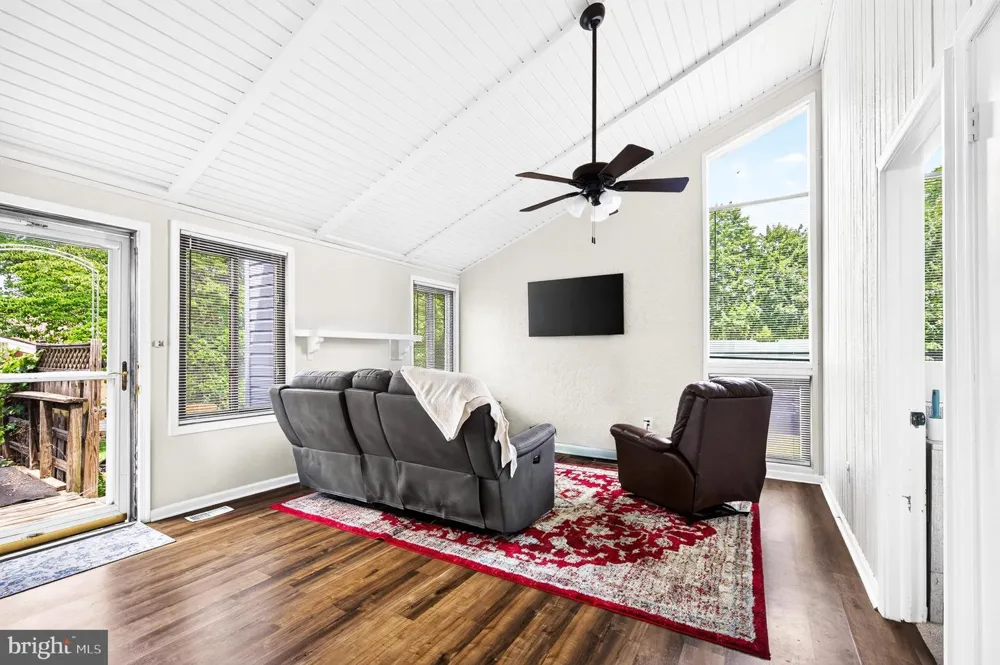 160 MAGNOLIA ROAD Sterling, VA 20164