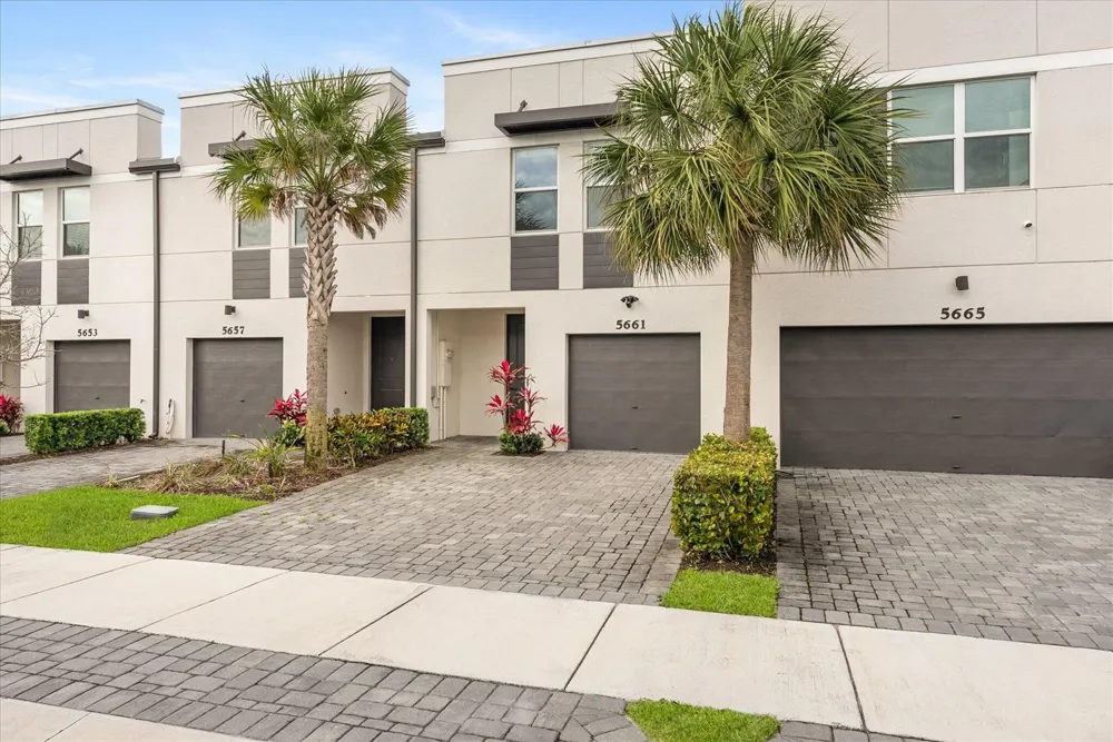5661 Mentmore Drive Mangonia Park, FL 33407