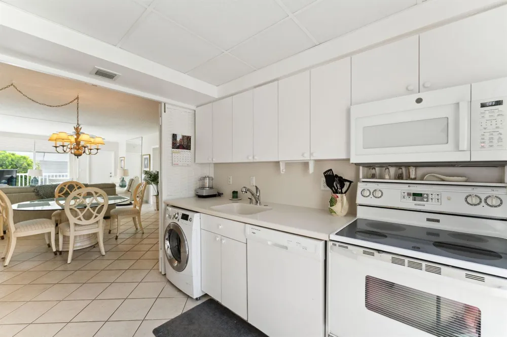 1470 S Ocean Boulevard #1002 Lauderdale By The Sea, FL 33062